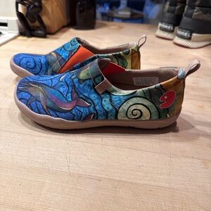 Uin women’s footwear in Porpoise Toledo. GUC size 6/36.5